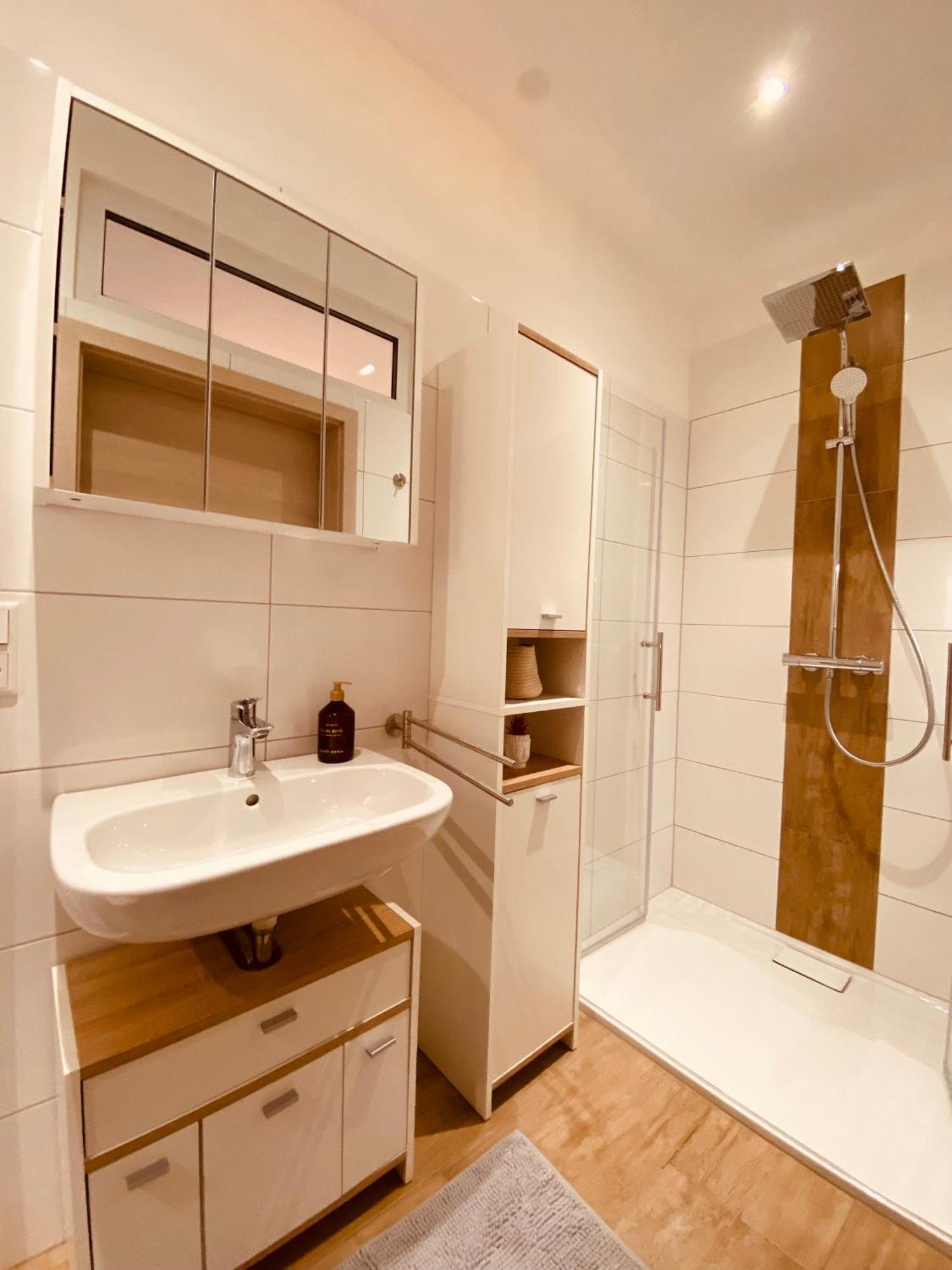 Hochwertige Ferienwohnung Mit 7Qm Balkon, Netflix, Kaffeeautomat, Rainshower Bad Zwickau Zewnętrze zdjęcie